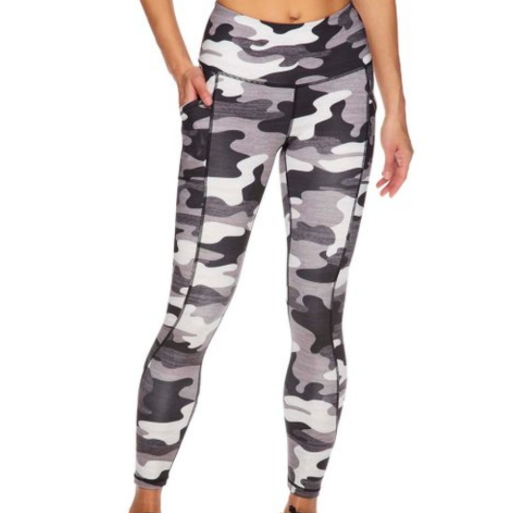 Reebok Black Camo Print Precision High-Rise  Leggi